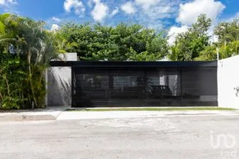 NEX-276884 - Casa en Venta, con 4 recamaras, con 5 baños, con 521 m2 de construcción en Residencial del Mayab, CP 97302, Yucatán.