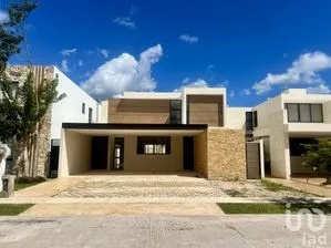 NEX-285421 - Casa en Venta, con 4 recamaras, con 5 baños, con 322 m2 de construcción en Parque Natura, CP 97305, Yucatán.