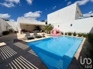 NEX-285428 - Casa en Venta, con 3 recamaras, con 5 baños, con 372 m2 de construcción en Temozón Norte, CP 97302, Yucatán.