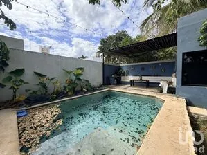 NEX-295912 - Casa en Venta, con 3 recamaras, con 3 baños, con 294 m2 de construcción.