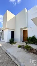 NEX-295921 - Casa en Venta, con 3 recamaras, con 3 baños, con 268 m2 de construcción.