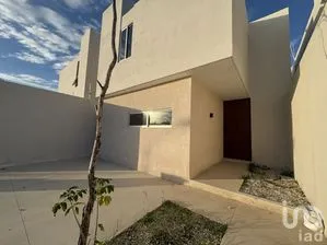 NEX-296585 - Casa en Venta, con 3 recamaras, con 3 baños, con 173 m2 de construcción.