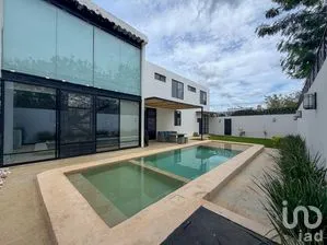 NEX-298833 - Casa en Venta, con 4 recamaras, con 4 baños, con 346 m2 de construcción.