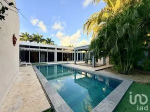 NEX-298872 - Casa en Venta, con 3 recamaras, con 3 baños, con 295 m2 de construcción en Komchén, CP 97302, Yucatán.