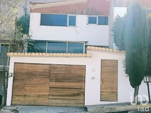 NEX-248979 - Casa en Venta, con 3 recamaras, con 3 baños, con 313 m2 de construcción.