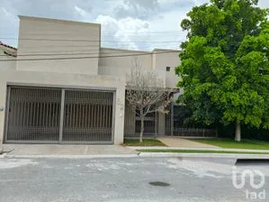 NEX-259297 - Casa en Venta, con 3 recamaras, con 4 baños, con 342 m2 de construcción en Las Quintas, CP 27105, Coahuila de Zaragoza.