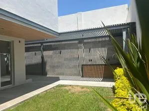 NEX-250505 - Casa en Venta, con 4 recamaras, con 3 baños, con 521 m2 de construcción en Club de Golf la Loma, CP 78215, San Luis Potosí.