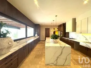 NEX-285385 - Casa en Venta, con 4 recamaras, con 4 baños, con 585 m2 de construcción en Club de Golf la Loma, CP 78215, San Luis Potosí.