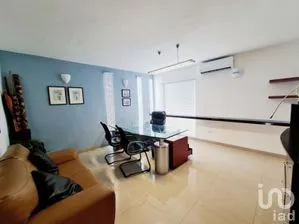 NEX-253282 - Oficina en Renta, con 9 recamaras, con 1 baño, con 270 m2 de construcción en Supermanzana 30, CP 77509, Quintana Roo.