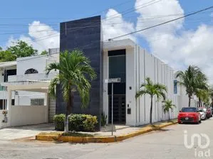 NEX-263227 - Edificio en Venta, con 8 recamaras, con 1 baño, con 270 m2 de construcción en Supermanzana 30, CP 77509, Quintana Roo.
