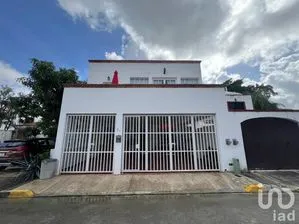 NEX-253391 - Casa en Venta, con 3 recamaras, con 3 baños, con 229 m2 de construcción.