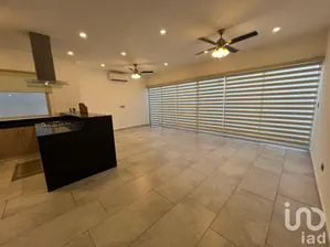 NEX-253570 - Casa en Venta, con 3 recamaras, con 2 baños, con 144 m2 de construcción.