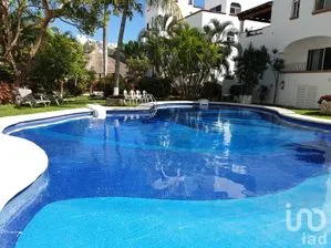 NEX-294948 - Departamento en Renta, con 3 recamaras, con 2 baños, con 160 m2 de construcción.