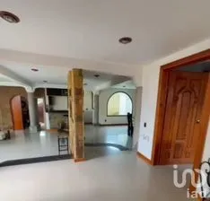 NEX-301042 - Casa en Venta, con 5 recamaras, con 2 baños, con 449 m2 de construcción.