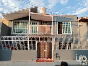 NEX-291675 - Casa en Renta, con 3 recamaras, con 1 baño, con 160 m2 de construcción en Echeverría, CP 44970, Jalisco.
