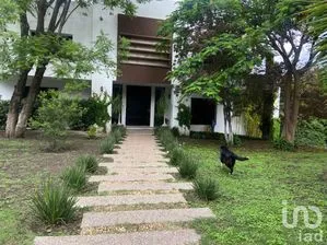NEX-252912 - Casa en Venta, con 5 recamaras, con 5 baños, con 1100 m2 de construcción.