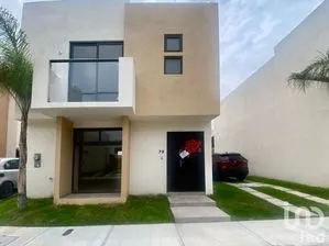 NEX-254161 - Casa en Renta, con 3 recamaras, con 2 baños, con 175 m2 de construcción.