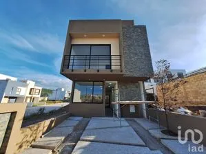 NEX-258217 - Casa en Venta, con 3 recamaras, con 3 baños, con 161 m2 de construcción.