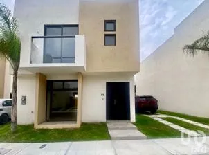 NEX-296588 - Casa en Renta, con 3 recamaras, con 2 baños, con 175 m2 de construcción en Puerta Real, CP 76910, Querétaro.