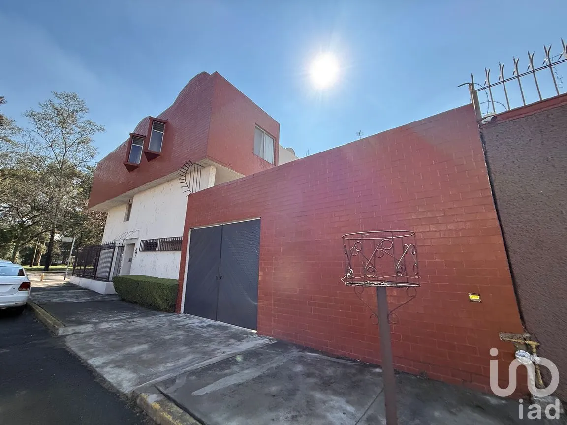 Casa en Venta en Villa Quietud, Coyoacán, Ciudad de México | NEX-286964 | iad México | Foto 1 de 23
