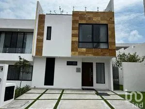 NEX-252566 - Casa en Venta, con 3 recamaras, con 3 baños, con 182 m2 de construcción.