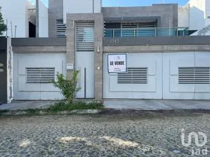 NEX-250880 - Casa en Venta, con 3 recamaras, con 2 baños, con 220 m2 de construcción.