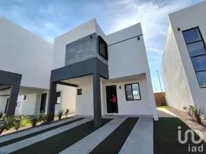 NEX-294746 - Casa en Venta, con 3 recamaras, con 2 baños, con 118 m2 de construcción en Altozano el Nuevo Juárez, CP 32594, Chihuahua.