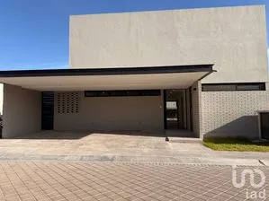 NEX-250824 - Casa en Venta, con 4 recamaras, con 4 baños, con 395 m2 de construcción.