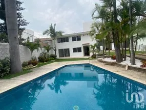 NEX-251359 - Casa en Venta, con 4 recamaras, con 3 baños, con 247 m2 de construcción.