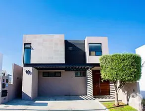 NEX-259157 - Casa en Renta, con 3 recamaras, con 3 baños, con 263 m2 de construcción.