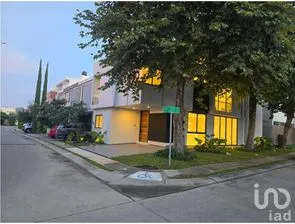 NEX-262329 - Casa en Venta, con 4 recamaras, con 4 baños, con 290 m2 de construcción en Solares, CP 45019, Jalisco.