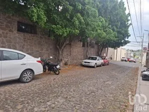 NEX-300177 - Oficina en Renta, con 6 recamaras, con 1 baño, con 320 m2 de construcción.