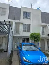 NEX-263487 - Casa en Venta, con 4 recamaras, con 2 baños, con 100 m2 de construcción en Bosques de los Héroes, CP 55767, México.