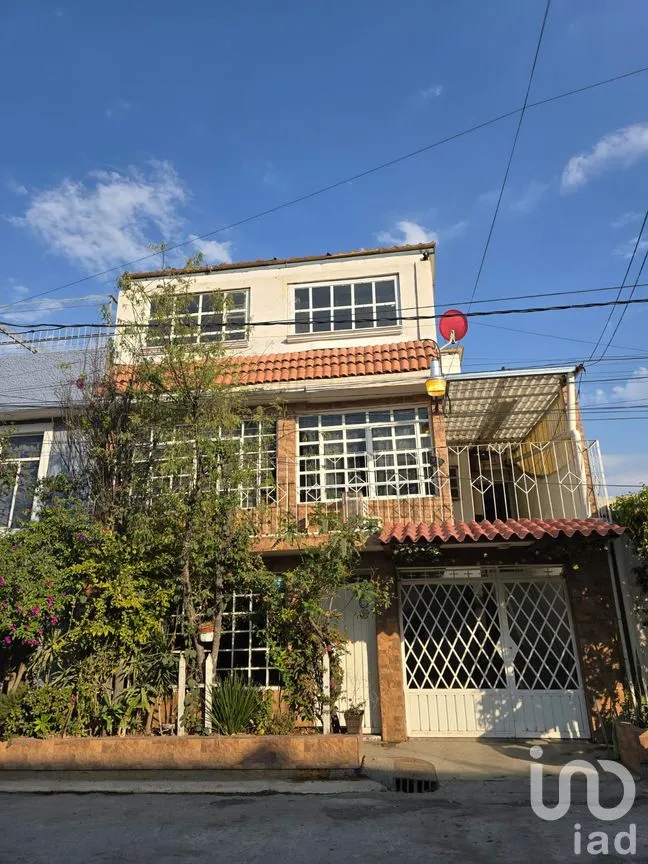 Casa en Venta en Jardines de Morelos Sección Bosques, Ecatepec de Morelos, México | NEX-287277 | iad México | Foto 1 de 22