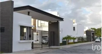 NEX-258195 - Casa en Venta, con 3 recamaras, con 2 baños, con 105 m2 de construcción en Playa del Sol, CP 77726, Quintana Roo.