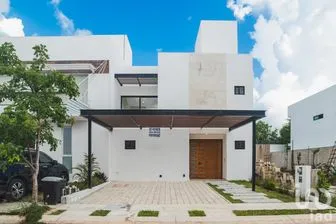 NEX-252457 - Casa en Venta, con 3 recamaras, con 3 baños, con 220 m2 de construcción.