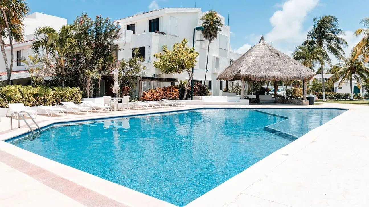 Casa en Renta en Zona Hotelera, Benito Juárez, Quintana Roo | NEX-253503 | iad México | Foto 1 de 33