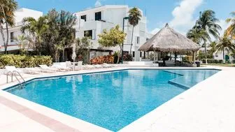NEX-253503 - Casa en Renta, con 5 recamaras, con 5 baños, con 520 m2 de construcción.