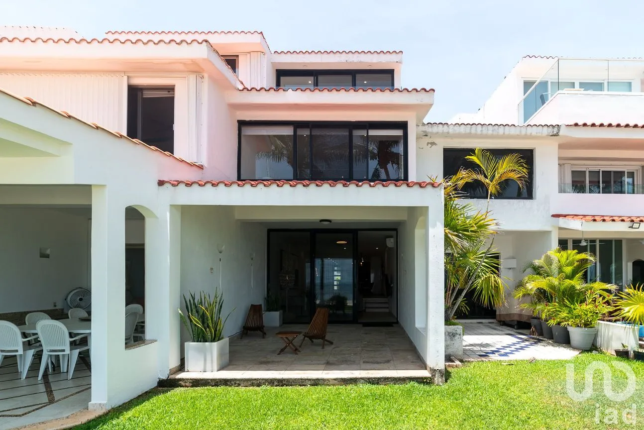 Casa en Venta en Zona Hotelera, Benito Juárez, Quintana Roo | NEX-253550 | iad México | Foto 1 de 31