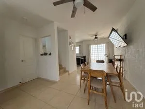 NEX-287784 - Casa en Renta, con 3 recamaras, con 2 baños, con 145 m2 de construcción.