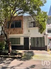 NEX-256450 - Casa en Venta, con 3 recamaras, con 4 baños, con 252 m2 de construcción.