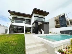 NEX-254519 - Casa en Venta, con 5 recamaras, con 6 baños, con 620 m2 de construcción.