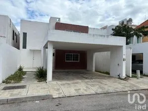 NEX-255369 - Casa en Renta, con 3 recamaras, con 2 baños, con 300 m2 de construcción.