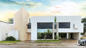 NEX-253154 - Casa en Venta, con 3 recamaras, con 4 baños, con 520 m2 de construcción en Los Naranjos, CP 37676, Guanajuato.