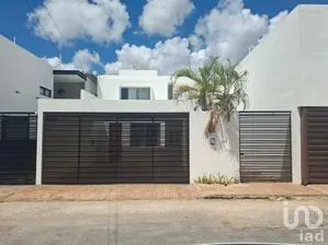NEX-258718 - Casa en Venta, con 4 recamaras, con 4 baños, con 233 m2 de construcción.