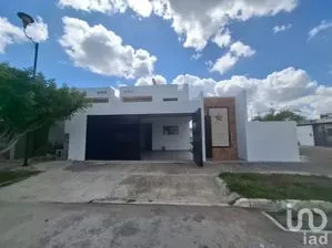 NEX-261384 - Casa en Venta, con 3 recamaras, con 3 baños, con 179 m2 de construcción.