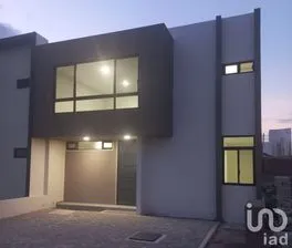 NEX-254068 - Casa en Venta, con 4 recamaras, con 4 baños, con 192 m2 de construcción.