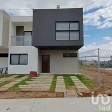 NEX-254131 - Casa en Venta, con 3 recamaras, con 3 baños, con 167 m2 de construcción.