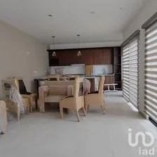 NEX-254138 - Casa en Venta, con 3 recamaras, con 3 baños, con 177 m2 de construcción.
