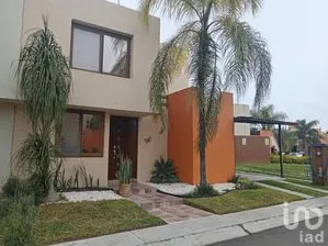 NEX-255703 - Casa en Venta, con 3 recamaras, con 2 baños, con 187 m2 de construcción.